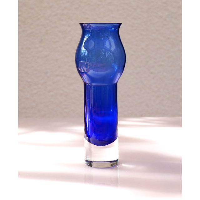 Mid-Century Modern Scandinavian Cobalt Blue Glass Vase from Borgström Åseda, Sweden For Sale - Image 5 of 10