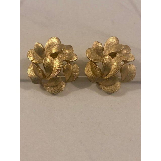 Mid-Century Modern 1970s Trifari Gold Cluster Leaf Design Earrings, A Pair For Sale - Image 3 of 10