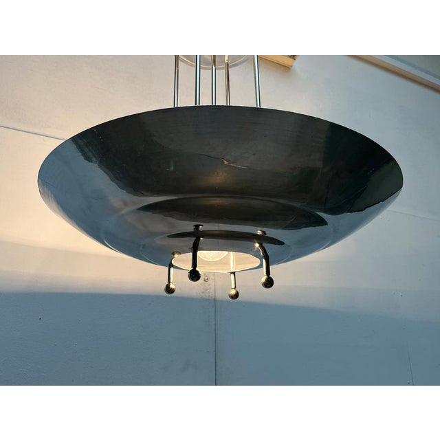Imposing rod pendant light in the Art Deco style. This ceiling floodlight is characterized by its elegant shade shape and...