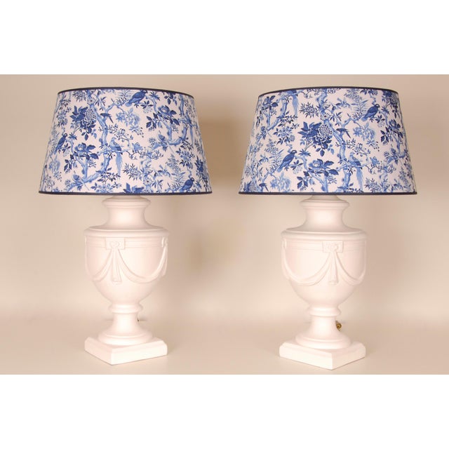 1980s 1980s Vintage Table Lamps Traditional Blue and White Birds a Pair For Sale - Image 5 of 11