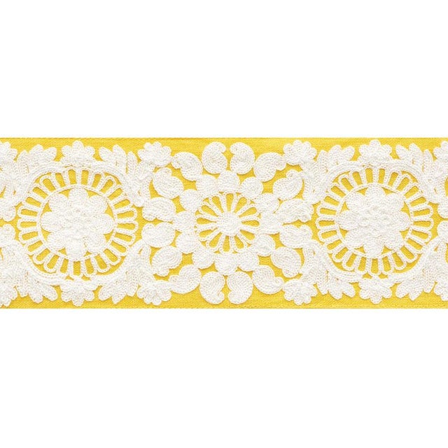 Delicate and refined, Joelle Tape is a unique chain-stitched floral design that gives that lovely extra finishing touch to...
