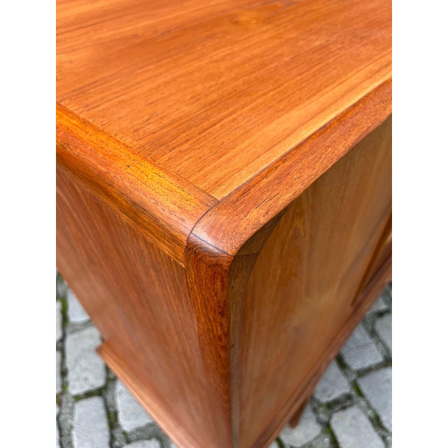 Danish Highboard with Display Cabinet in Teak For Sale - Image 6 of 11