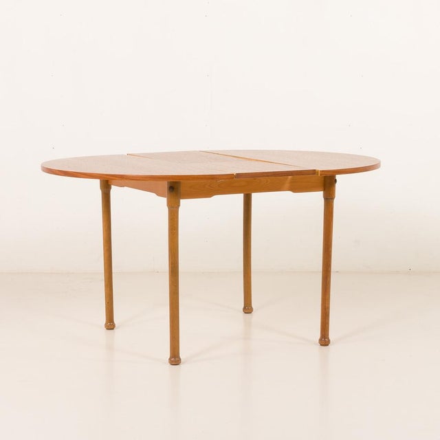 1970s Teak Round Table with Hidden Extension, 1970s For Sale - Image 5 of 17