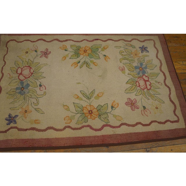 American 1920s Ivory Floral Folk Art Antique American Hooked Rug 2' 7'' X4' 0'' Handknotted Wool Carpet For Sale - Image 3 of 6
