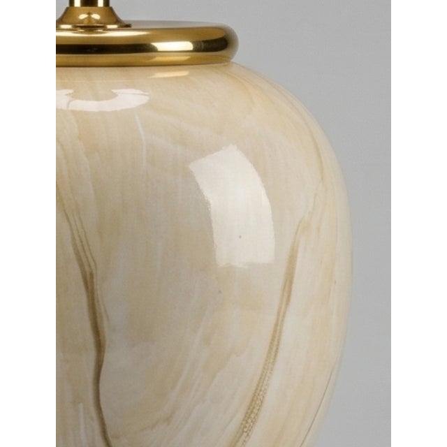 Hollywood Regency Large Vintage Hollywood Regency Ceramic Lamp with Beige Onyx Effect and Gilded Brass from Faïencerie De Bruyn, 1970s For Sale - Image 3 of 10