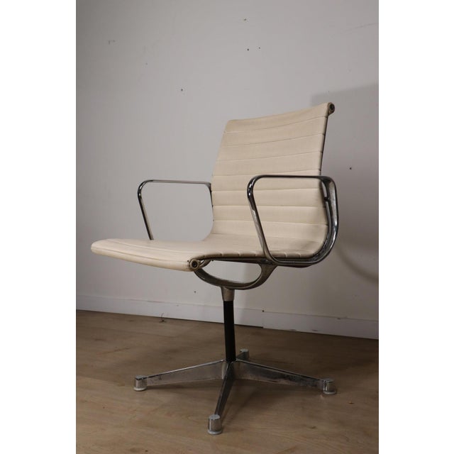 EA 108 Leather Armchair by Charles and Ray Eames for Herman Miller, 1960 For Sale - Image 9 of 18