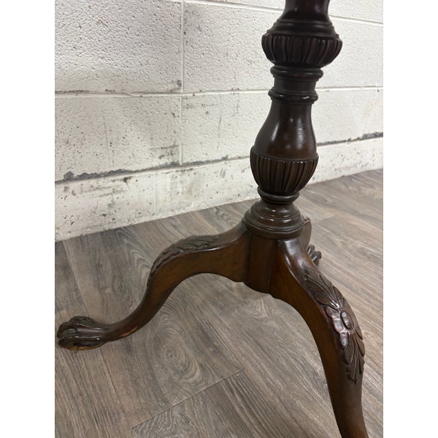 Late 20th Century Vintage Chippendale Style Pie Crust Top Tripod Tea Table Side Table For Sale - Image 5 of 7