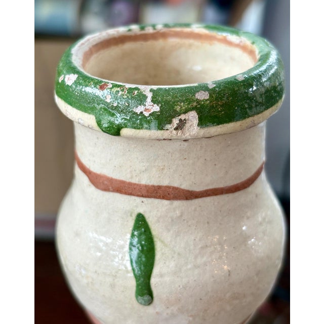 Antique Kınık Pottery Jug – 1920s Turkish Terracotta Surahi, Hand-Painted Folk Art, Ottoman Era Earthenware, 13” For Sale In Miami - Image 6 of 9