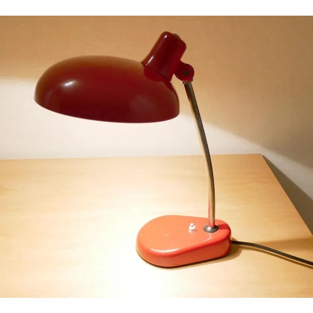 Adjustable table lamp in lacquered metal and chromed stem. Made in Italy in the 1950s Parabolic lampshade measurements: Ø...