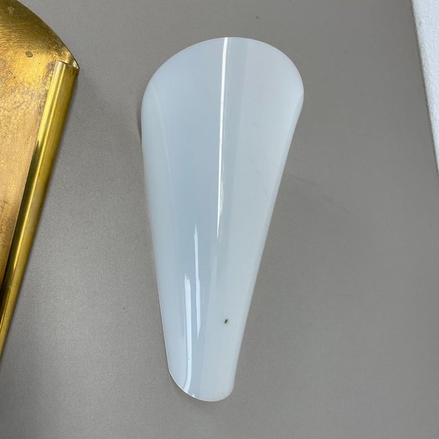 Minimalist Brass and Acrylic Glass Wall Light by Gio Ponti in the style of Stilnovo, Italy, 1950s For Sale - Image 16 of 18