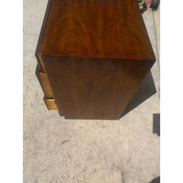 Drexel Drexel Walnut & Brass 4 Drawer Campaign Chest 20th Century For Sale - Image 4 of 7