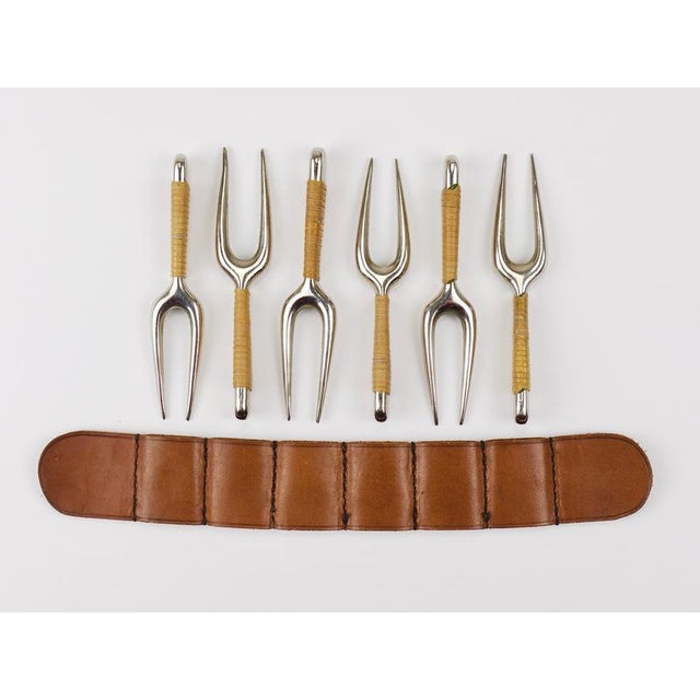 Wood #3679 Corn Cob Skewers Forks with Leather Holder attributed to Carl Auböck, Vienna, Austria, 1930s, Set of 7 For Sale - Image 7 of 10
