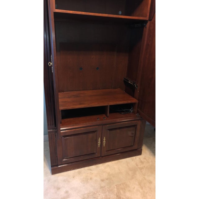 Traditional 1990s Ethan Allen Georgian Court Cherry Tv Entertainment Cabinet For Sale - Image 3 of 11