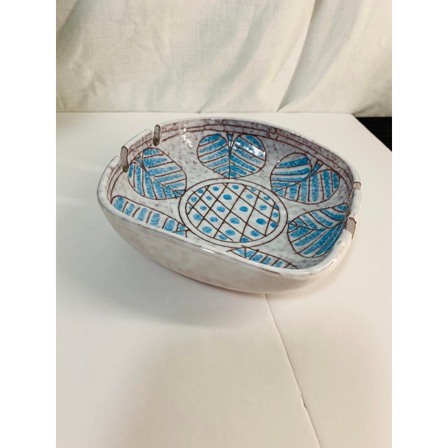 Aldo Londi Circa 1960s Blue and White Attributed to Bitossi Pottery Ashtray Vessel Made in Italy For Sale - Image 4 of 7
