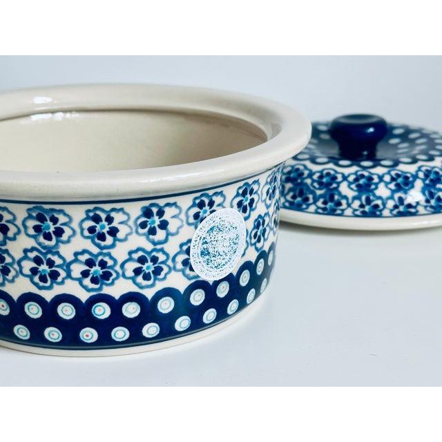 1960s 1960s Hand Painted Folk Art Boleslawiec Stoneware Pottery Bowl With Lid Made in Poland For Sale - Image 5 of 7