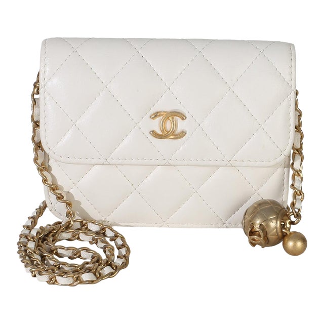 White Quilted Lambskin Pearl Crush Clutch With Chain For Sale