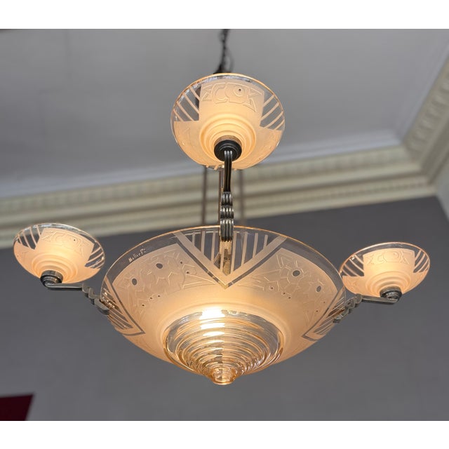 Art Deco Chandelier in Salmon-Colored Sandblasted and Polished Clear Glass from Muller Frères For Sale - Image 6 of 18
