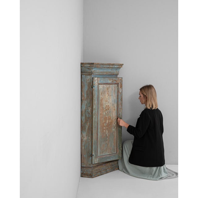 Early 19th Century 1820s Swedish Gustavian Wood Patinated Corner Cabinet For Sale - Image 5 of 18