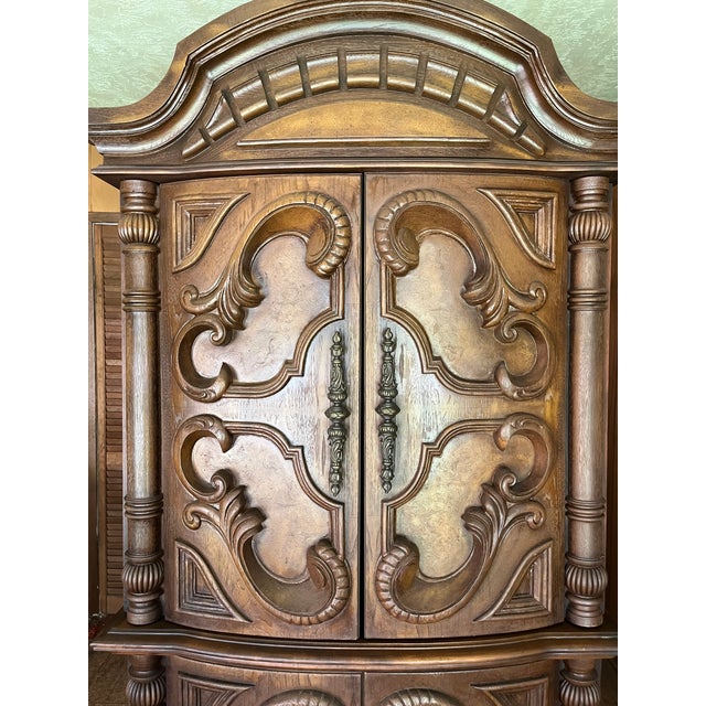 Vintage Spanish Baroque Revival Cabinet | Bonnet Pediment | Reeded Columns For Sale In Houston - Image 6 of 12