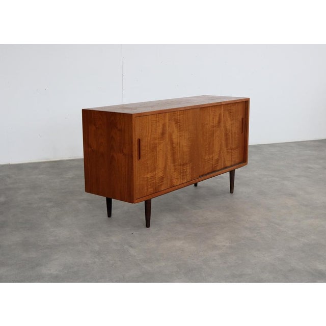 Mid-Century Modern Vintage Sideboard from Hundevad, 1960s For Sale - Image 3 of 8