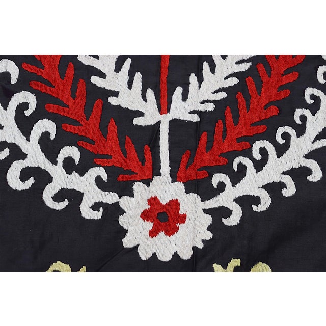 Vintage Hand-Embroidered Suzani Wall Hanging, Uzbekistan, 1920s For Sale - Image 9 of 18