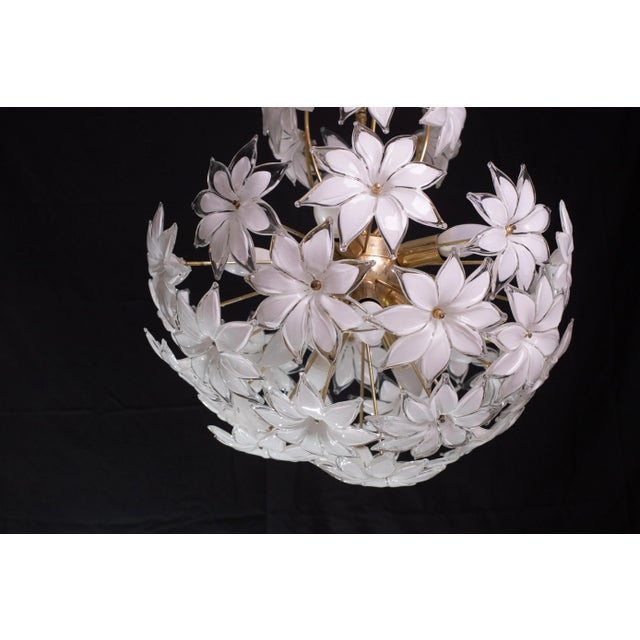 Italian Murano Sputnik White Flowers Chandelier, 1980s For Sale - Image 3 of 10
