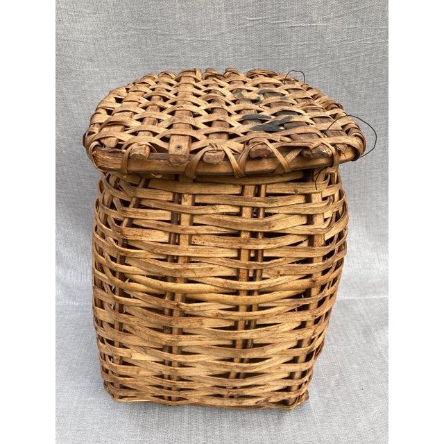 Late 19th Century Early American Splint Oak Gathering Basket With Lid Initialed For Sale - Image 10 of 12
