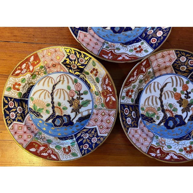 Chinoiserie Antique Early 19th C. Coalport Porcelain Imari Dessert Plates in the Rock & Tree Pattern 1805 - Set of 3 For Sale - Image 3 of 10