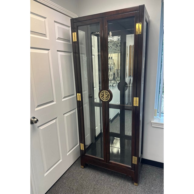 1980s 1980s Vintage American of Martinsville Mahogany Asian Chinoiserie Curio Display Cabinet For Sale - Image 5 of 7