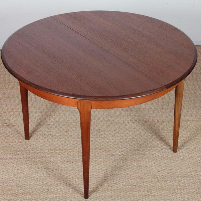 Scandinavian Round Extendable Dining Table in Teak, 1960 For Sale - Image 3 of 9