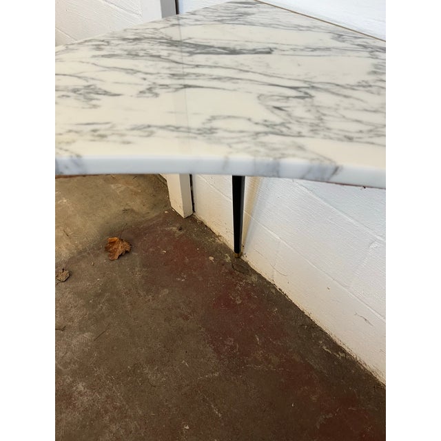 White Mid-Century Modern Marble Corner Table With Tripod Legs, Italy For Sale - Image 8 of 9