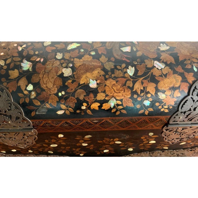 Japanese Namban Lacquer and Inlay Coffer Momoyama Period For Sale - Image 4 of 13