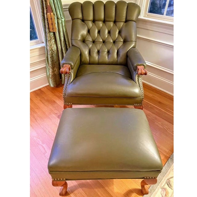 A Legacy of Craftsmanship: Produced in the mid-century era, this set is considered a pinnacle of quality Grand Rapids...