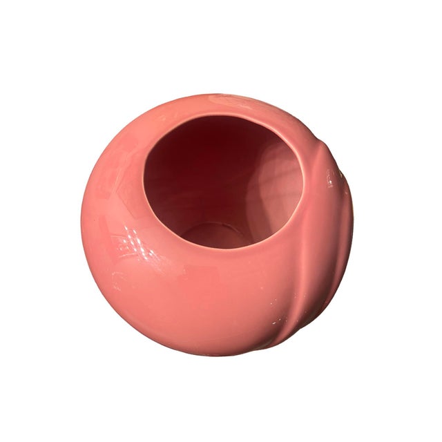 We have for your consideration a very beautiful draped ribbed art deco postmodern 1980s pink glass vase. manufacture is...