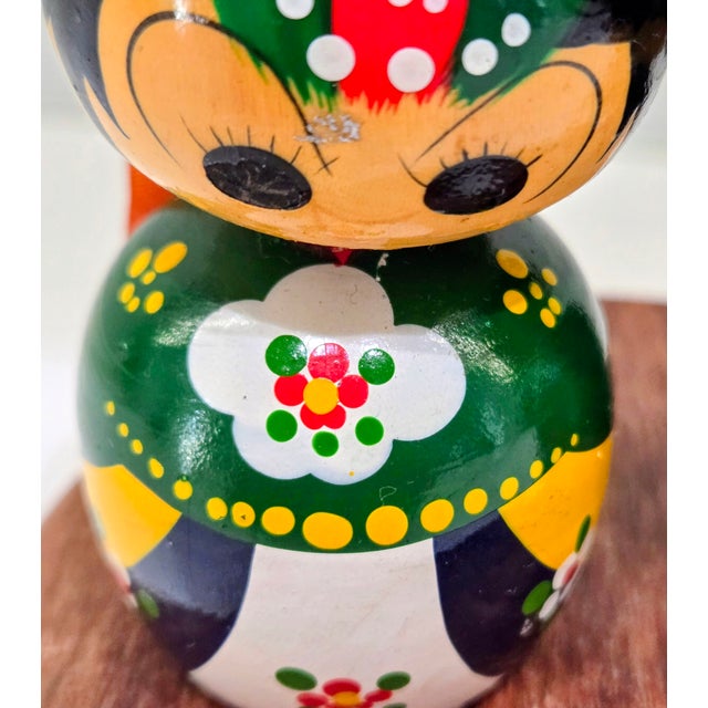 Green Vintage Japanese Kokeshi-Inspired Wooden Couple Dolls on Base For Sale - Image 8 of 10