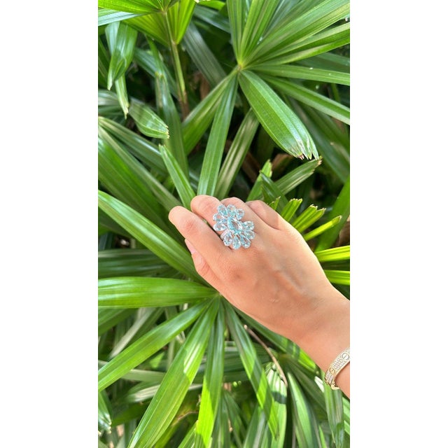 2020s Set in 18k White Gold, 16.20 Carats Aquamarine & Diamond Oversized Cocktail Ring, Size 6 For Sale - Image 5 of 13