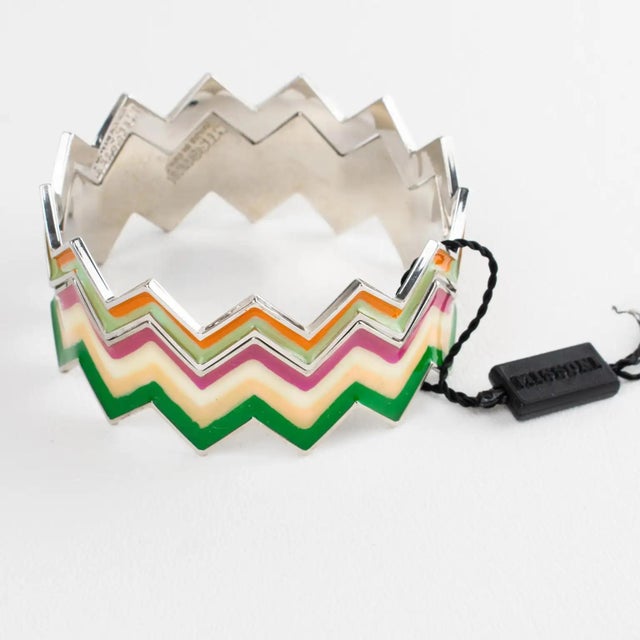 Contemporary Missoni Set of Silvered Zig-Zag Bangle Bracelet with Multicolor Enamel For Sale - Image 3 of 9