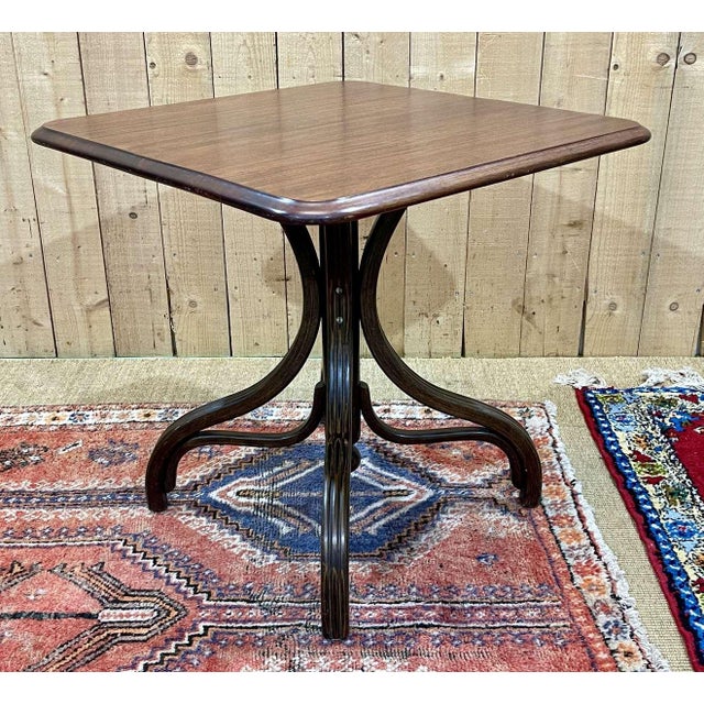 Thonet style bistro table in mahogany and beech, made in the 1950s - L=77cm, W=77cm, H=75cm.