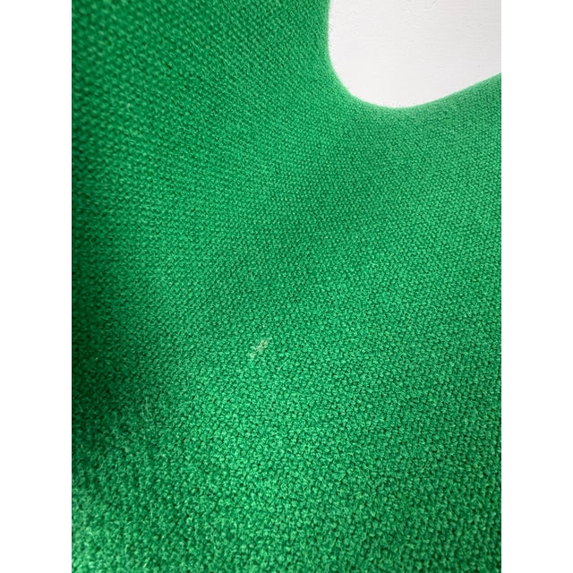 Series 7 Chairs in Green Wool by Arne Jacobsen for Fritz Hansen, 2010, Set of 2 For Sale - Image 10 of 11