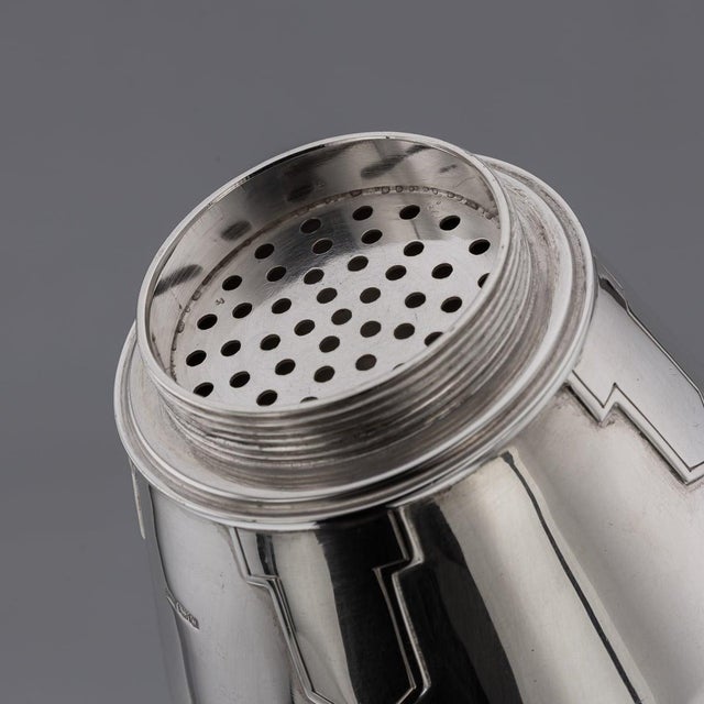Art Deco English Silver Cocktail Shaker from Walker & Hall, 1939 For Sale - Image 9 of 16