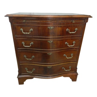 Vintage Serpentine Front Bachelor Chest of Drawers, 1930 For Sale