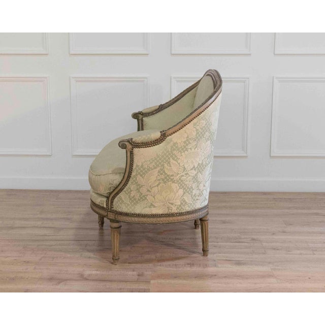 French Louis XVI Style Canapé Corbeille in Painted Wood, 18th Century For Sale - Image 3 of 11