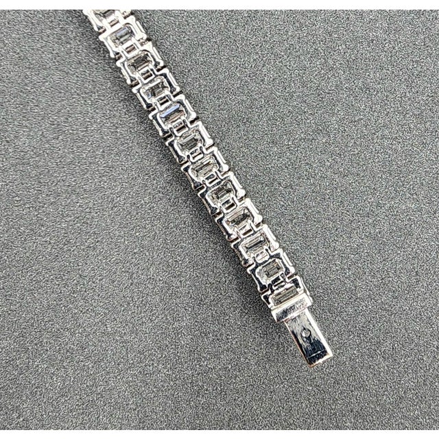 15.77 Ct Emerald Cut Diamond Tennis Bracelet For Sale - Image 4 of 8