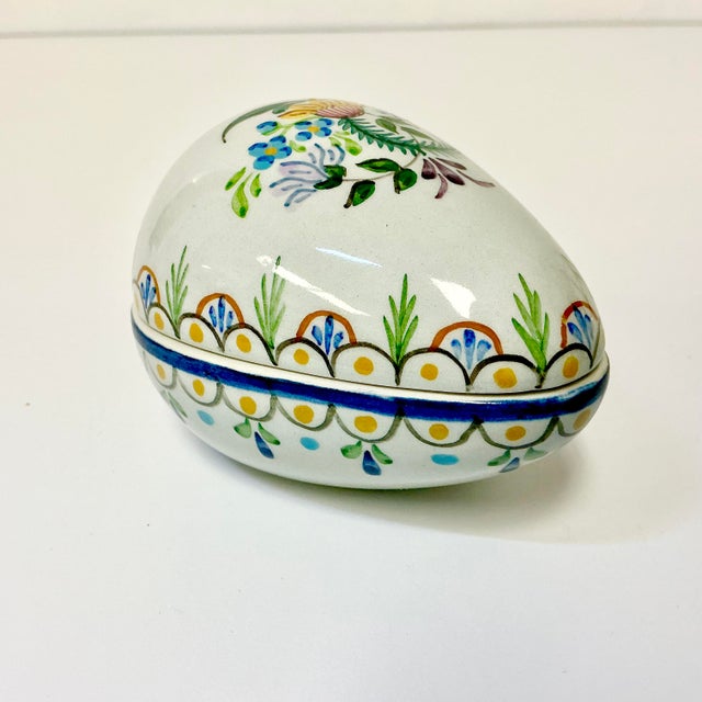 Turquoise -1950s Vintage Mediterranean Portuguese Art Nouveau Hand-Painted Porcelain Egg Trinket Box For Sale - Image 8 of 10