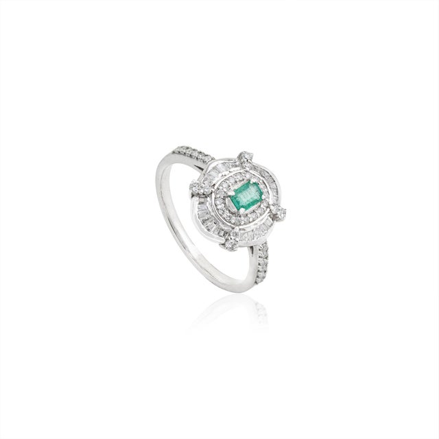 Art Deco Emerald & Baguette Diamonds Target Halo Ring in 14k White Gold Size 9 For Sale - Image 4 of 16