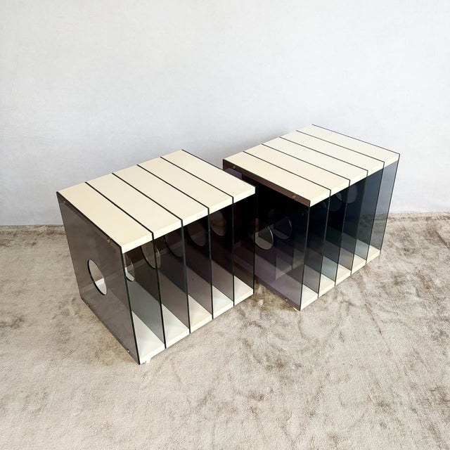 Mid-Century Modern Encore Acrylic Record Racks by Height and Guille for Artifact Designs, England, 1973, Set of 2 For Sale - Image 3 of 13
