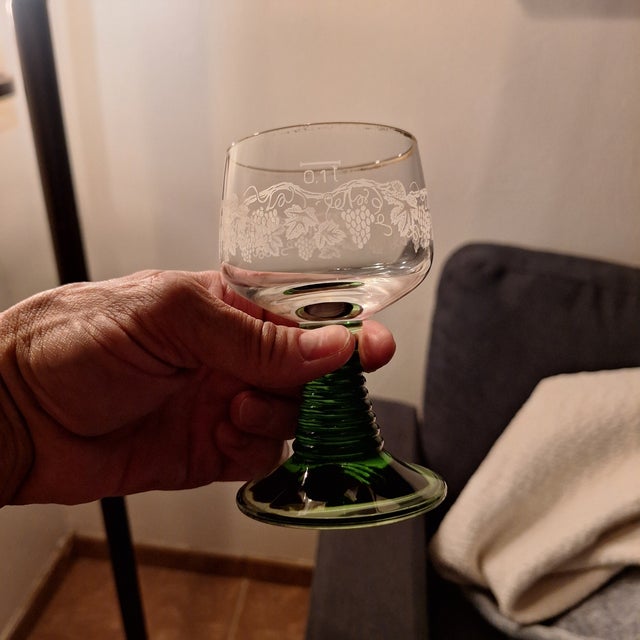 Vintage German Roemer Crystal Wine Glasses: Etched Grape With Green Beehive Stem For Sale - Image 4 of 8