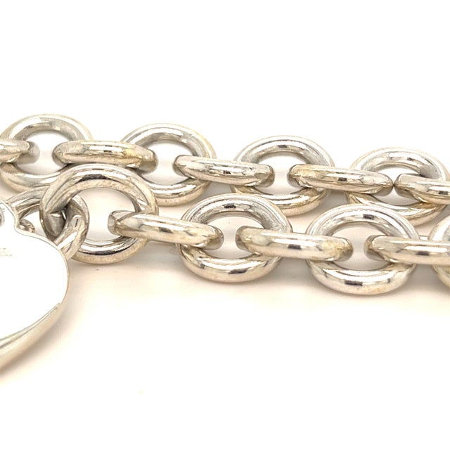 Traditional 1990s Tiffany & Co Estate Bracelet with Heart Charm Sterling Silver 7" For Sale - Image 3 of 9