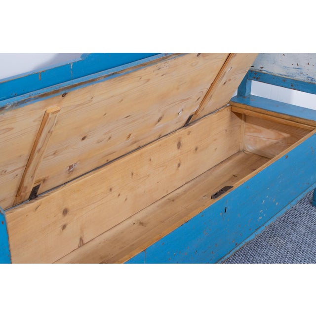 Pine Box Bench in Blue and White Color, 1910 For Sale - Image 4 of 8