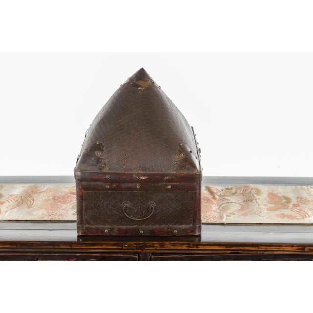 Chinese Early 20th Century Brown Rattan Pillow Basket with Pyramidal Top For Sale - Image 11 of 13